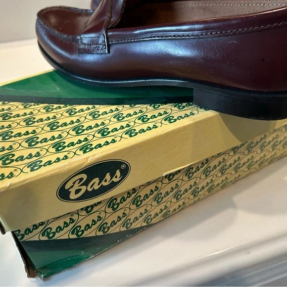 The ORIGINAL Bass Weejun Penny Loafers!   Ladies size 9AA. - Picture 6 of 9